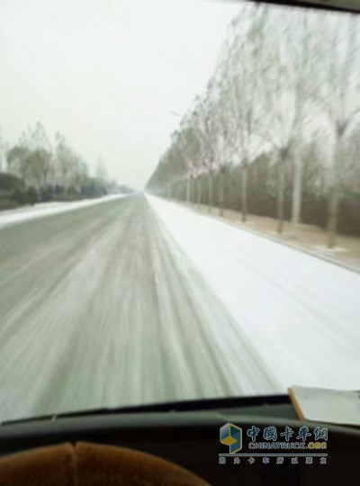 黑龍江氣溫零下22度大雪紛飛，在這大雪封道天寒地凍的季節(jié)里，福田時代服務(wù)站發(fā)生了一件溫馨的事情。