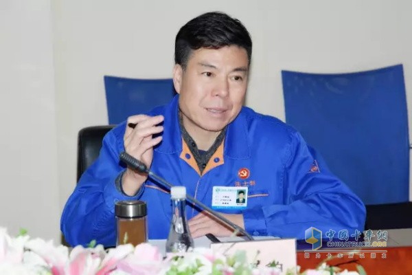 法士特集團(tuán)公司董事長、黨委書記嚴(yán)鑒鉑