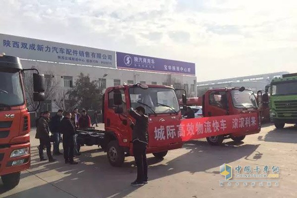 陜汽商用車聯(lián)合陜西雙成新力汽車配件銷售有限公司舉行陜汽商用車全國配件代理商交流會(huì)