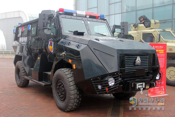 中國(guó)重汽青島重工警用防暴車