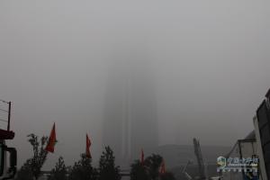 百款重卡戰(zhàn)十大領(lǐng)域 重汽銷售部召開2017年商務(wù)大會(huì)