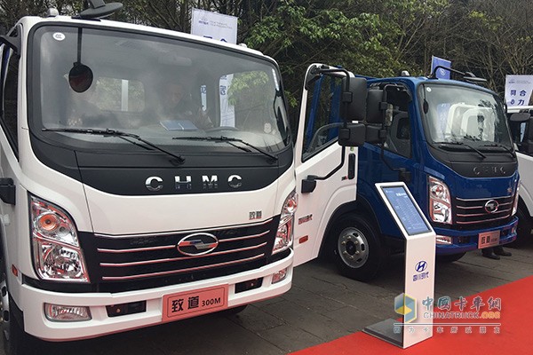現(xiàn)場展出致道300M 8款車型