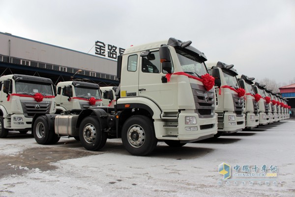 重汽豪翰J5G34 6X2牽引車滿足轎運車標(biāo)準(zhǔn)