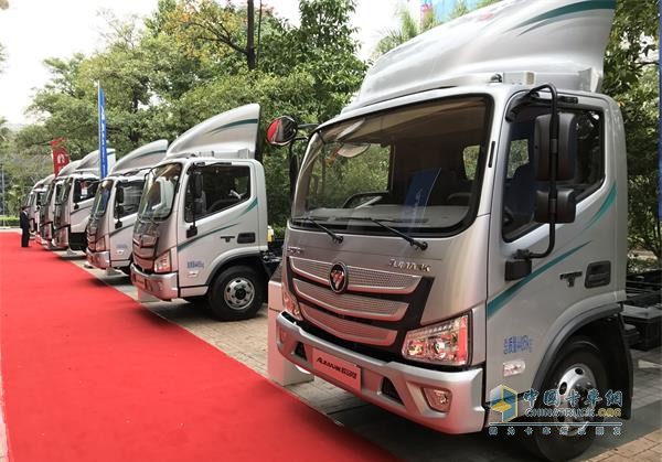 現(xiàn)場展示的歐馬可S5超級中卡