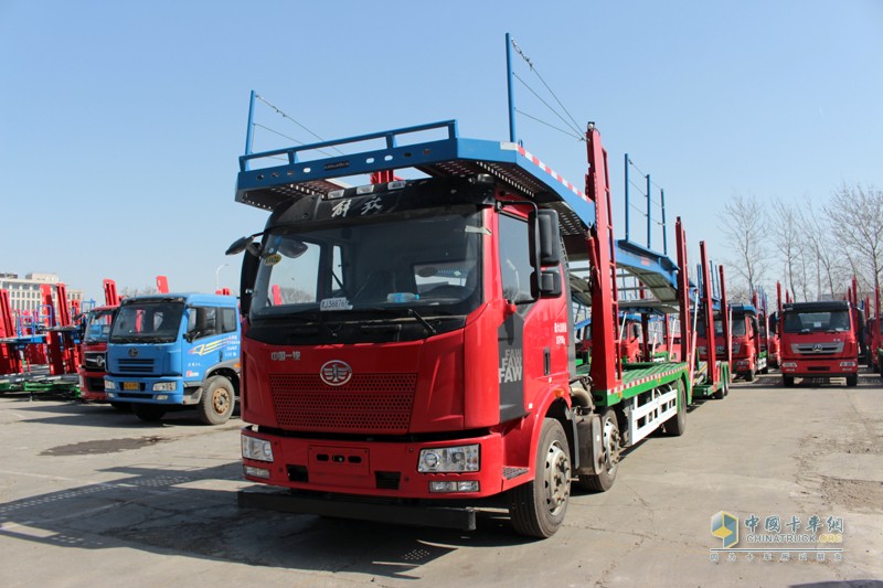  主攻中置軸轎運(yùn)車 一汽解放與天津勞爾簽署戰(zhàn)略合作