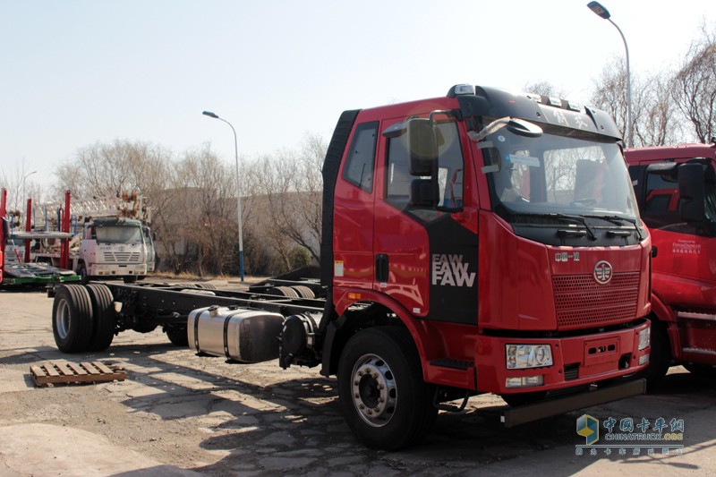  主攻中置軸轎運(yùn)車 一汽解放與天津勞爾簽署戰(zhàn)略合作