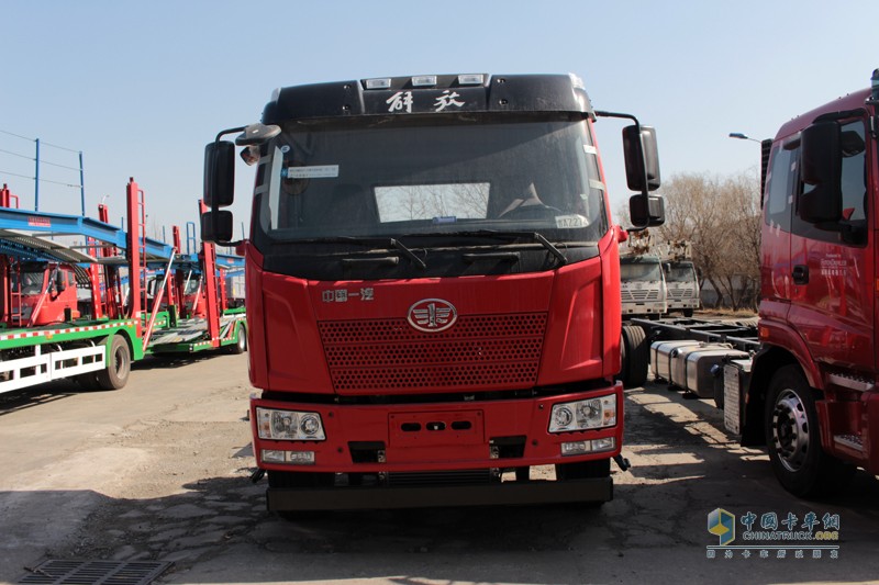  主攻中置軸轎運(yùn)車 一汽解放與天津勞爾簽署戰(zhàn)略合作
