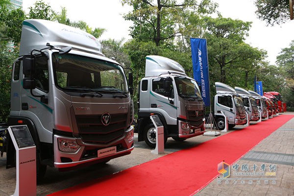 歐馬可S5超級(jí)中卡室外展車
