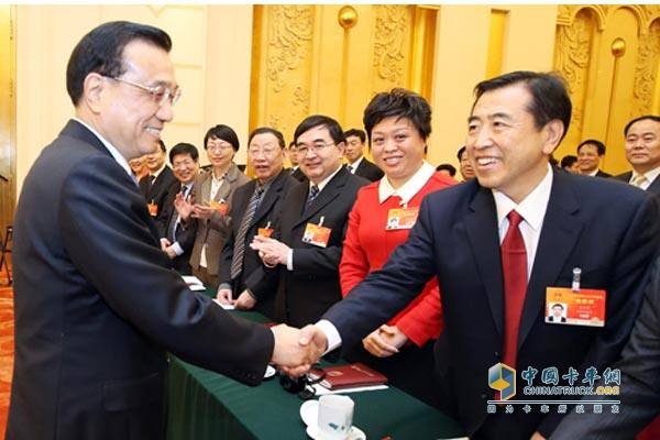 全國人大代表、青島軟控股份有限公司董事長袁仲雪