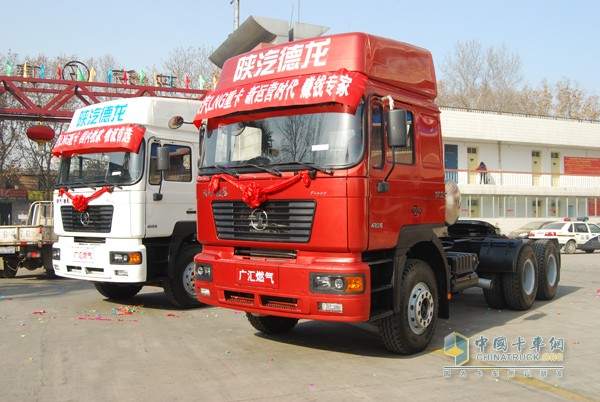 這兩輛車在2008年的誕生，是國內(nèi)最早的LNG重卡