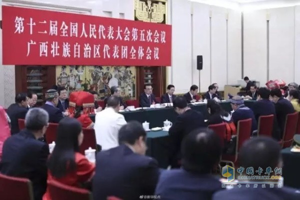廣西代表團全體會議現(xiàn)場