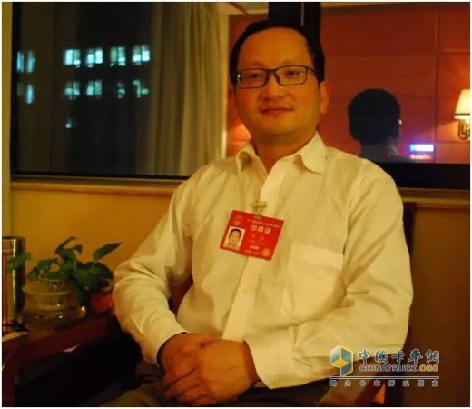 全國(guó)人大代表、法士特首席技能培訓(xùn)師曹晶