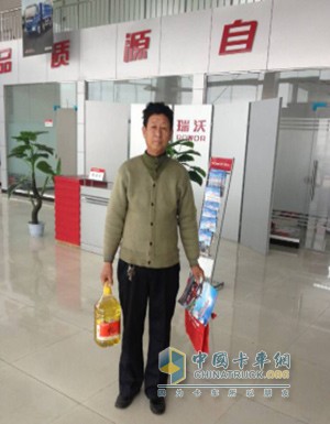 用戶們積極參加“升級(jí)新時(shí)代、品質(zhì)贏天下，陽(yáng)春三月，進(jìn)店有禮”活動(dòng)獲得禮品