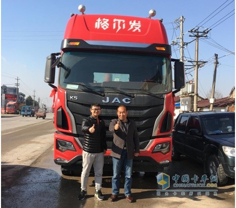 搭載曼技術(shù)MC11發(fā)動機(jī)的格爾發(fā)牽引車