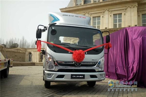現(xiàn)場發(fā)布的奧鈴CTS超級(jí)輕卡新車型