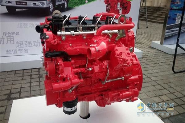 現(xiàn)場展示的福田康明斯ISF2.8L發(fā)動(dòng)機(jī)