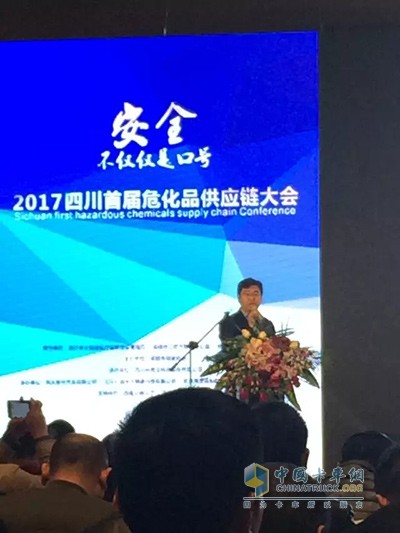 東風(fēng)柳汽相關(guān)負(fù)責(zé)人在大會(huì)上發(fā)表主題演講