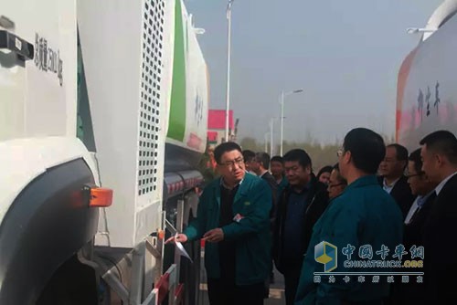  重汽環(huán)衛(wèi)車新產品研討會