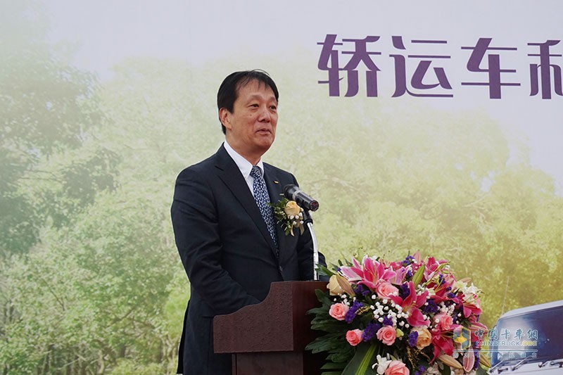 海量現(xiàn)場圖  見證廣汽日野1000臺轎運(yùn)車與廂式車簽約和交付