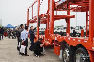 海量現(xiàn)場圖  見證廣汽日野1000臺轎運(yùn)車與廂式車簽約和交付