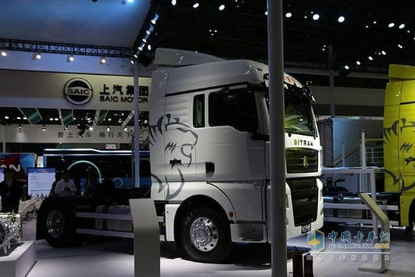 汕德卡C7H 4×2 低位鞍座快遞物流牽引車(chē)