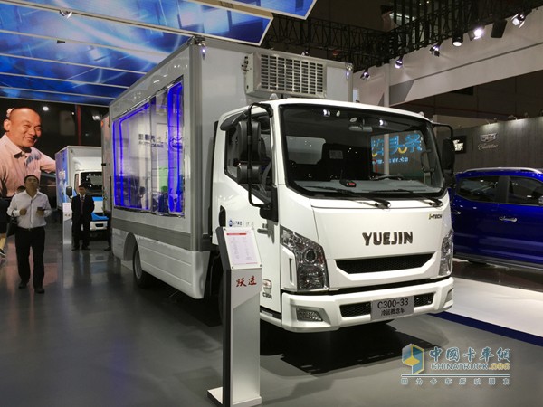 更有直接是透明貨箱的，躍進C300-33冷藏概念車，一車可以設定三種溫度，如何實現內部透明貨箱結構一目了然