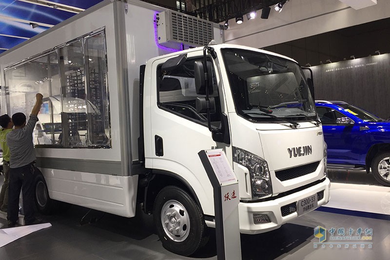 上海車展，上汽躍進(jìn)攜新能源物流車亮相
