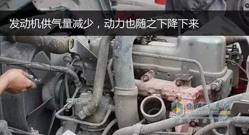 空氣經(jīng)過(guò)增壓器壓縮后，密度大、溫度高，為使增壓后的空氣保持穩(wěn)定的溫度和壓力，需要中冷器來(lái)進(jìn)行降溫，以降低發(fā)動(dòng)機(jī)熱負(fù)荷，提高進(jìn)氣量，增加發(fā)動(dòng)機(jī)功率。