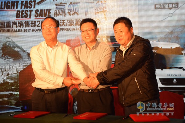 中國重汽與青島港國際貨運(yùn)物流有限公司簽訂戰(zhàn)略框架合作協(xié)議