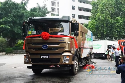 比亞迪掃地車現場演示