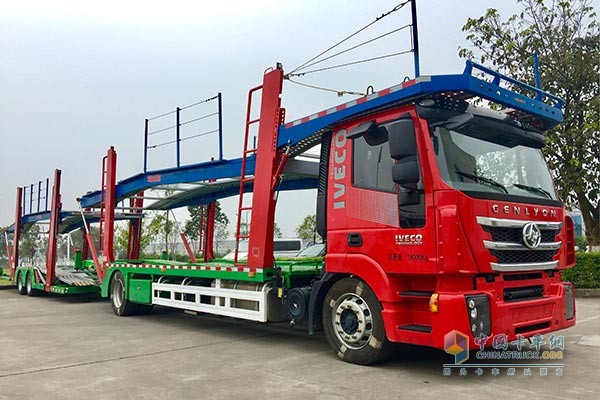 上汽紅巖系列中置軸轎運車密集上市