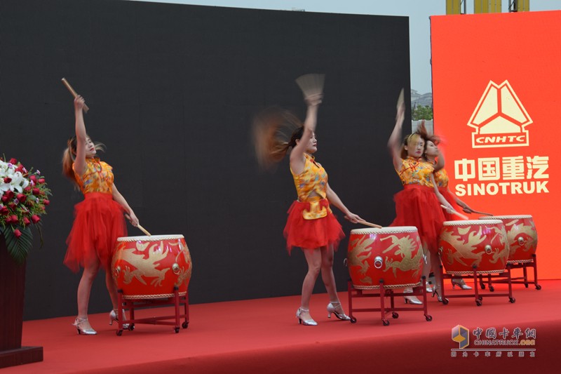 “多快好省 贏領(lǐng)干線”—豪沃/豪瀚曼平臺(tái)產(chǎn)品品鑒會(huì)青島站