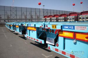 30臺中國重汽豪沃天然氣牽引車交付錦州港