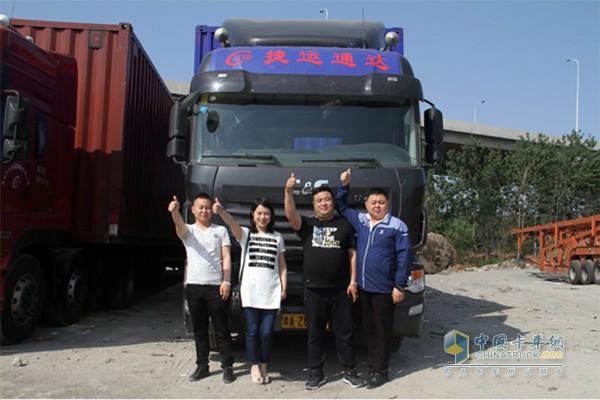 企業(yè)、經(jīng)銷商及用戶因?yàn)槁?lián)合卡車建立長久信賴