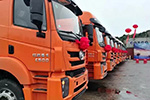 上汽紅巖與泛亞航運(yùn)攜手批量交付泉州港客戶港口牽引車