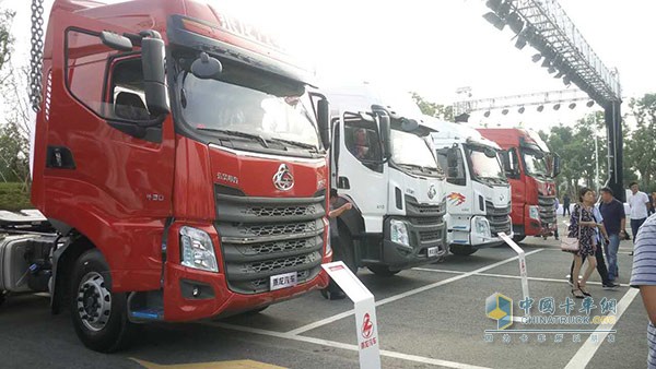 東風(fēng)柳汽室外展車