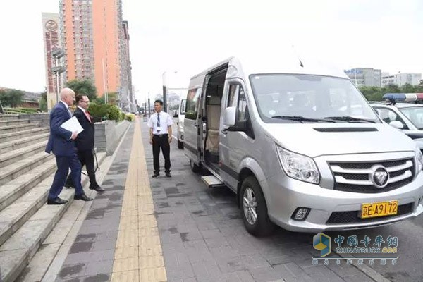 “清潔能源·創(chuàng)新使命”峰會各國部長乘坐官方指定用車福田圖雅諾參加會議