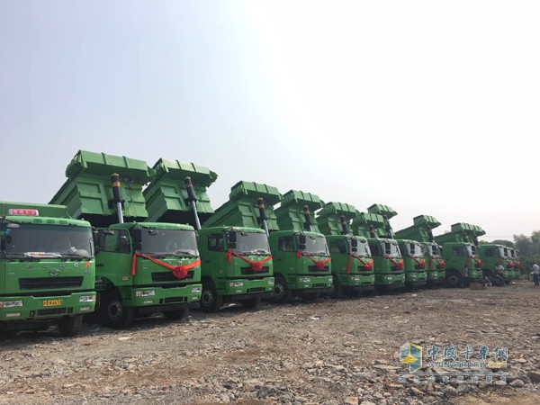  華菱新型城市渣土車(chē)交付上海