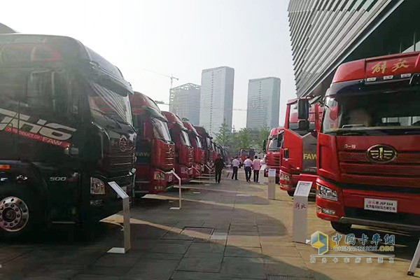 一汽解放室外展車(chē)