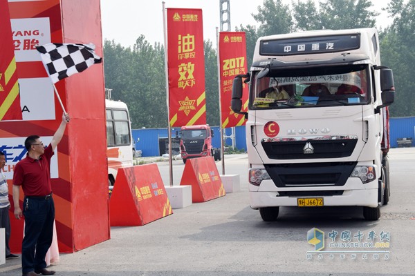 比賽用車豪沃T7H 440馬力 B版牽引車
