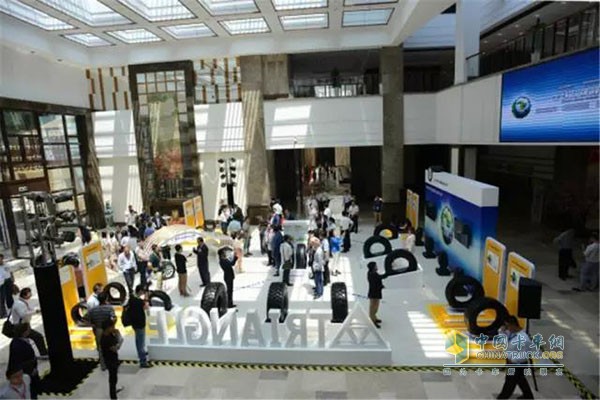 會議現場產品展示區(qū)域