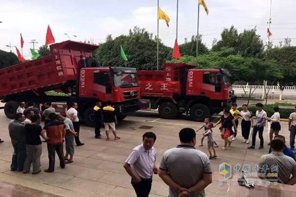 上汽紅巖工程自卸車產品品鑒暨用戶答謝會在新疆庫爾勒市輪臺縣舉行