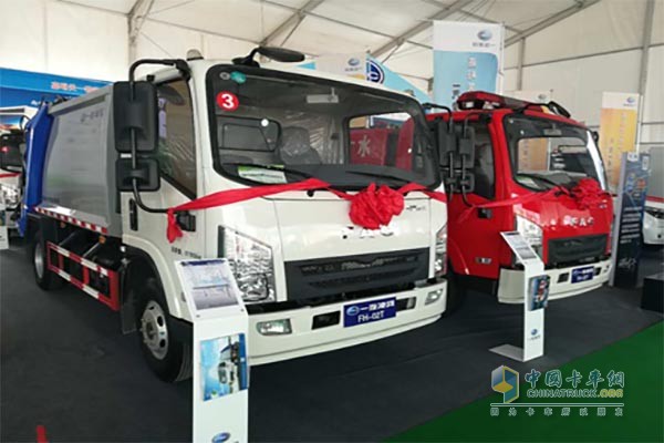 一汽凌河中國市場首發(fā)展示了環(huán)衛(wèi)車等專用車及皮卡、新能源乘用車等成熟車型