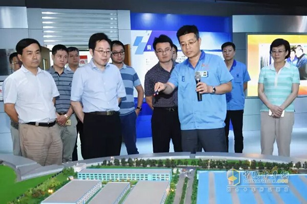 國家發(fā)改委規(guī)劃司副司長、新型城鎮(zhèn)化推進(jìn)辦公室主任陳亞軍到法士特參觀調(diào)研