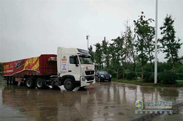 阜陽站預(yù)選賽在雨中進(jìn)行