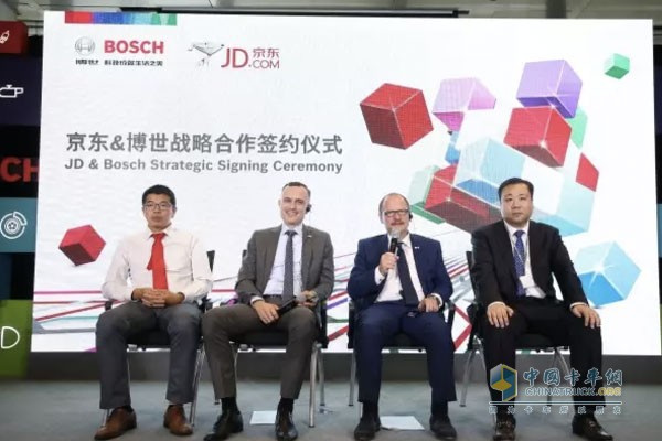 　　雙方領導出席戰(zhàn)略簽約儀式并回答媒體問題
