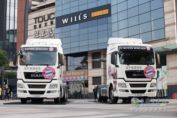 以拜仁主色涂彩的曼恩TGX卡車(chē)