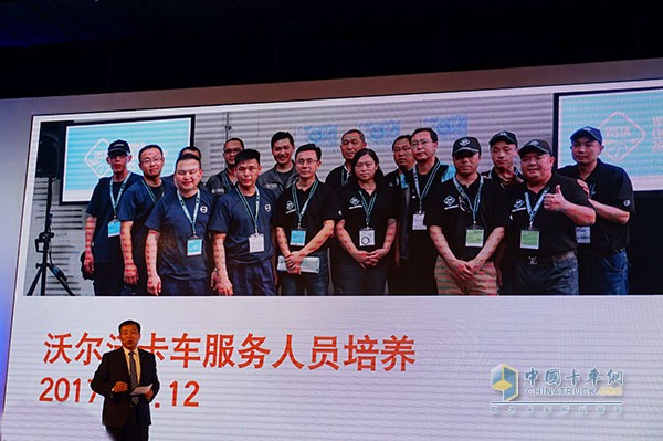 沃爾沃集團卡車中國區(qū)售后服務副總裁梁軍向大家分享了企業(yè)在服務能力拓展上對技術(shù)人才的培養(yǎng)計劃