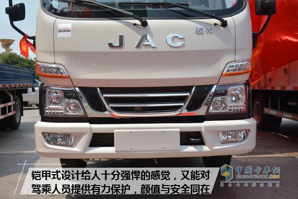 鎧甲式設(shè)計(jì)給人十分強(qiáng)悍的感覺(jué)