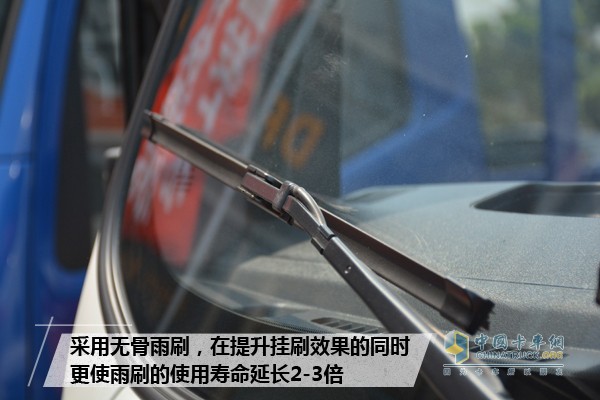 駿鈴V3采用無(wú)骨雨刷